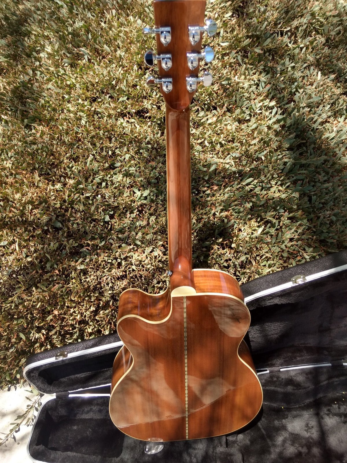 ZAD50CE Left Handed Solid Spruce/Mahogany Acoustic Electric