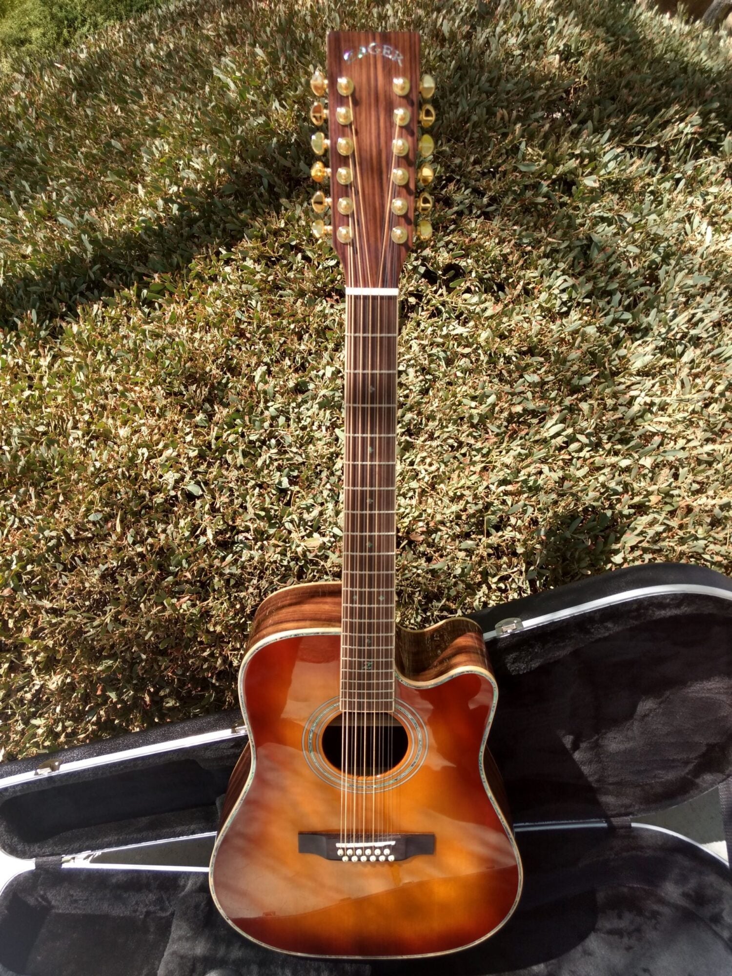 ZAD900CE 12 String Solid Spruce/Rosewood Acoustic Electric AURA Tobacco Sunburst Pro Series