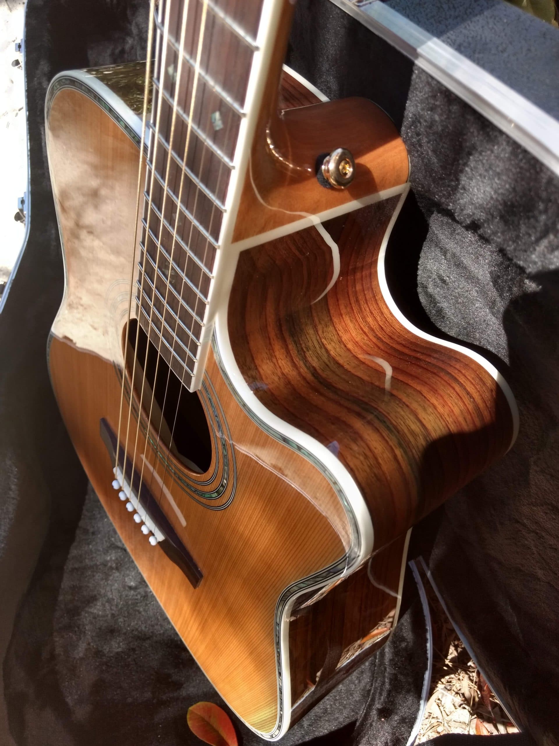 ZAD80CE Solid Cedar/Rosewood Acoustic Electric “AURA” Pro Series