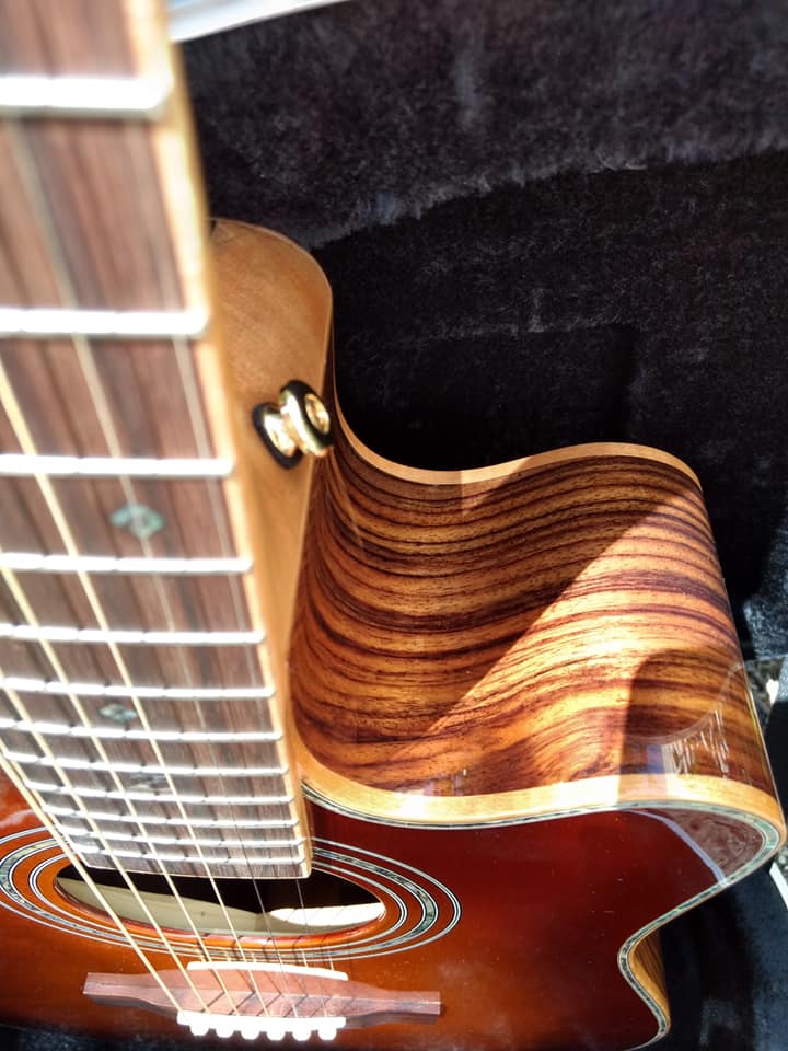 ZAD900CE Solid Spruce/Rosewood Acoustic Electric AURA 50th Anniversary Tobacco Sunburst Pro Series