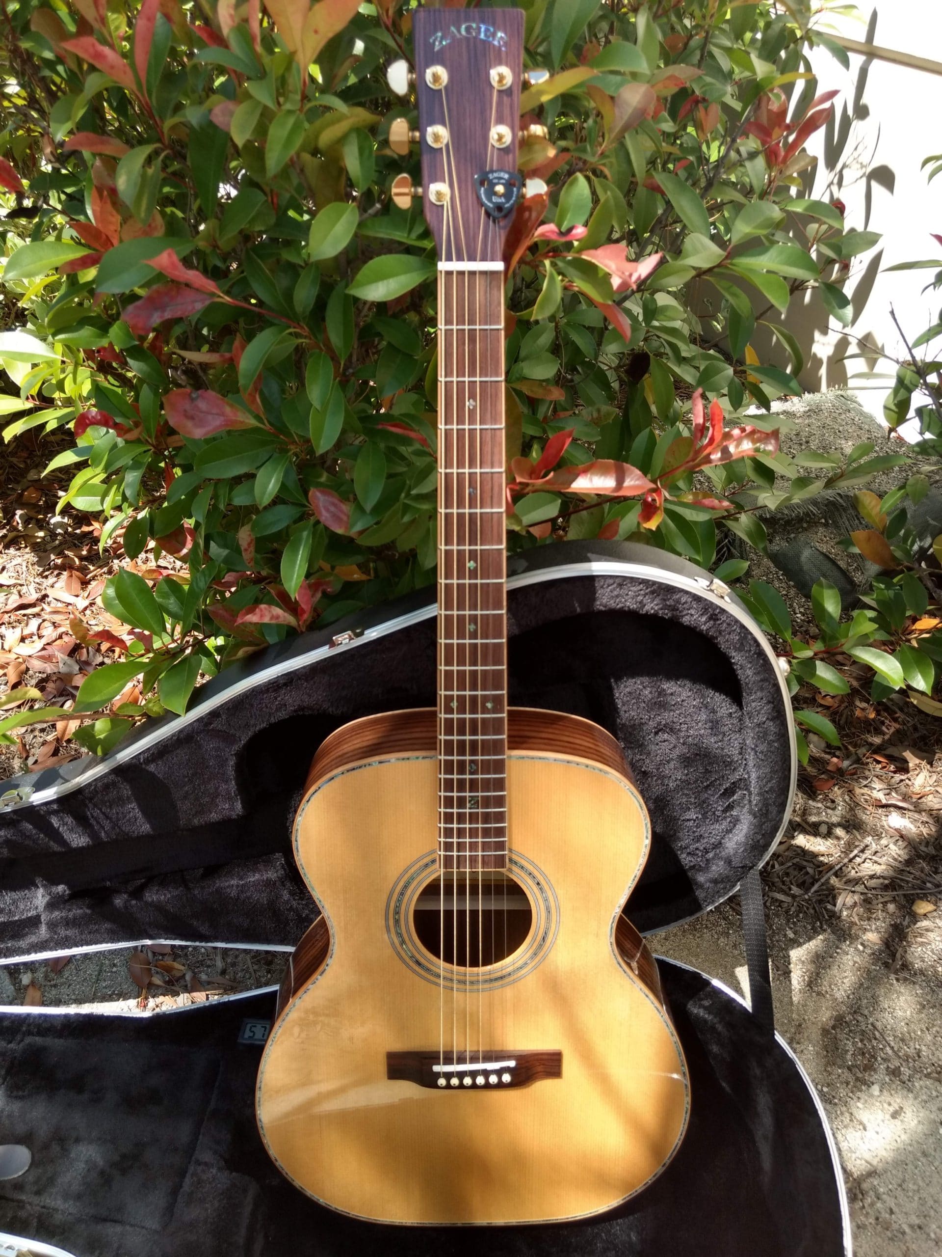 ZAD900 Solid Spruce/Rosewood Acoustic Smaller "OM" Size Pro Series