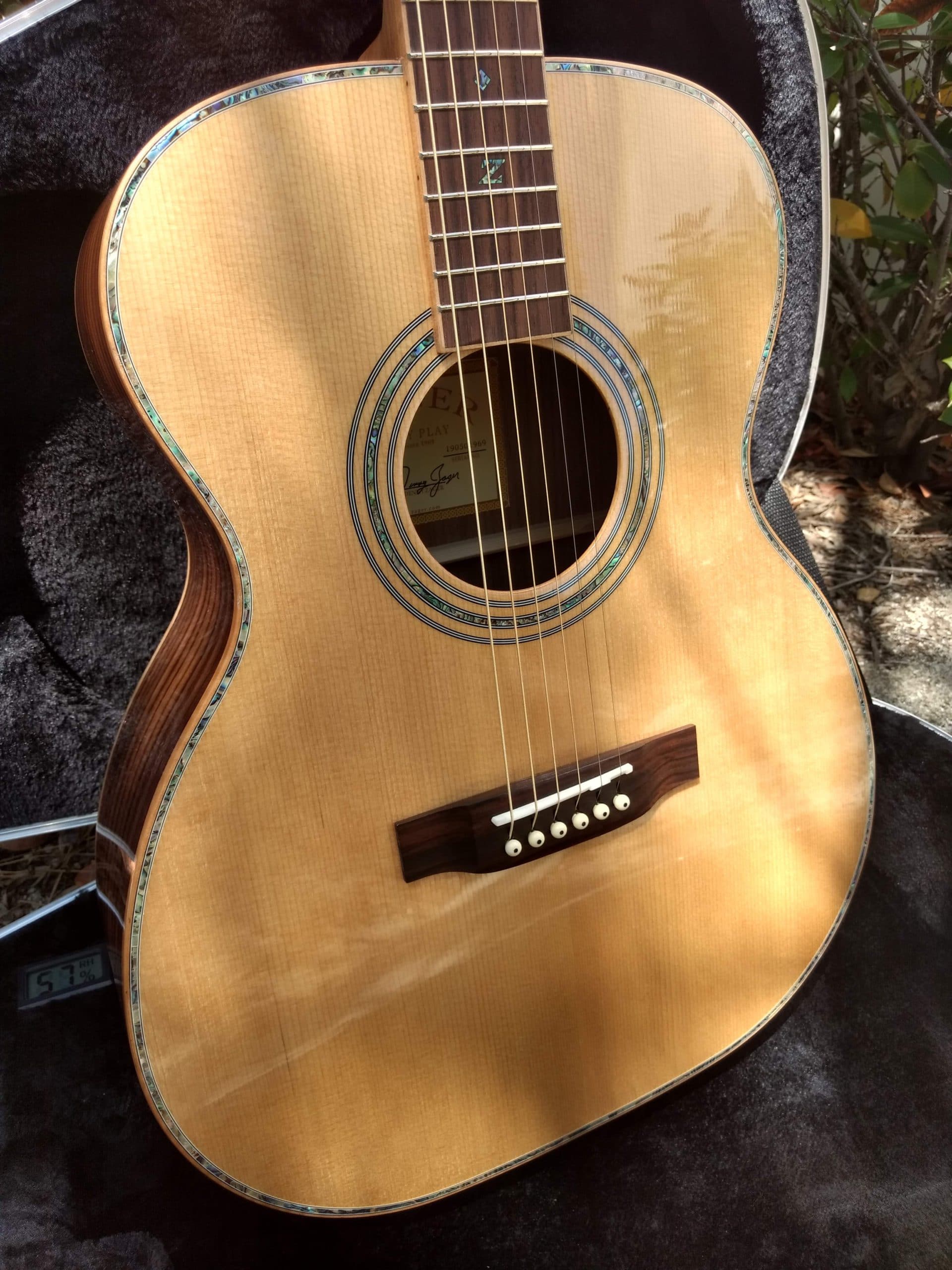 ZAD900 Solid Spruce/Rosewood Acoustic Smaller "OM" Size Pro Series