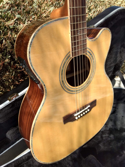 ZAD900CE Solid Spruce/Rosewood Acoustic Electric AURA Smaller "OM" Size (Discount)