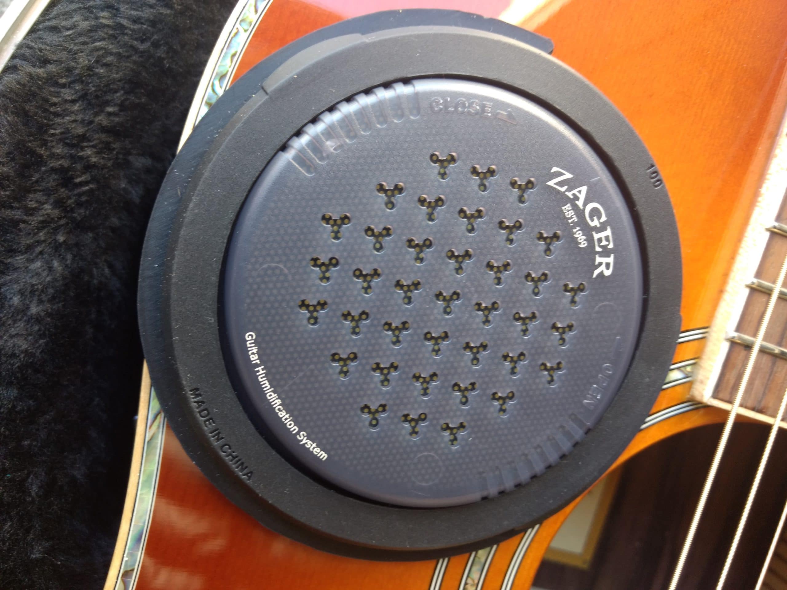guitar humidification system
