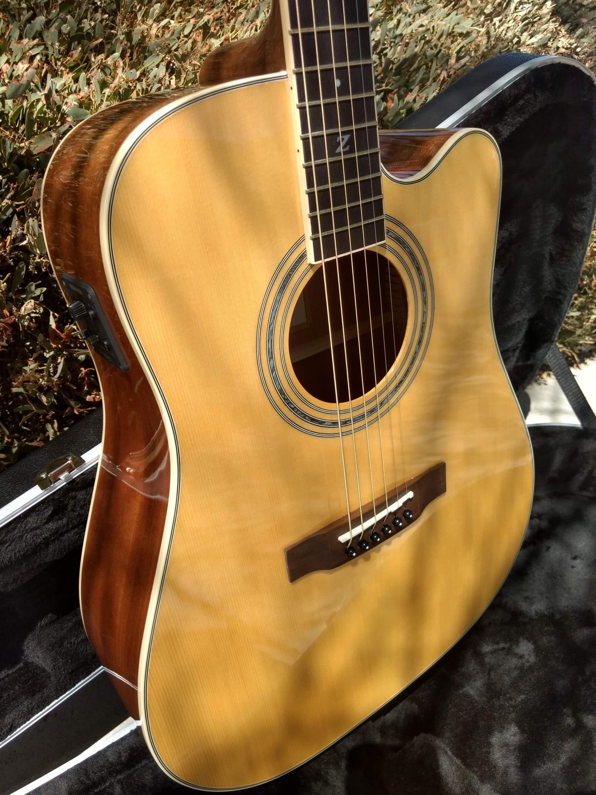 ZAD50CE Solid Spruce/Mahogany Acoustic Electric Natural (Discount)