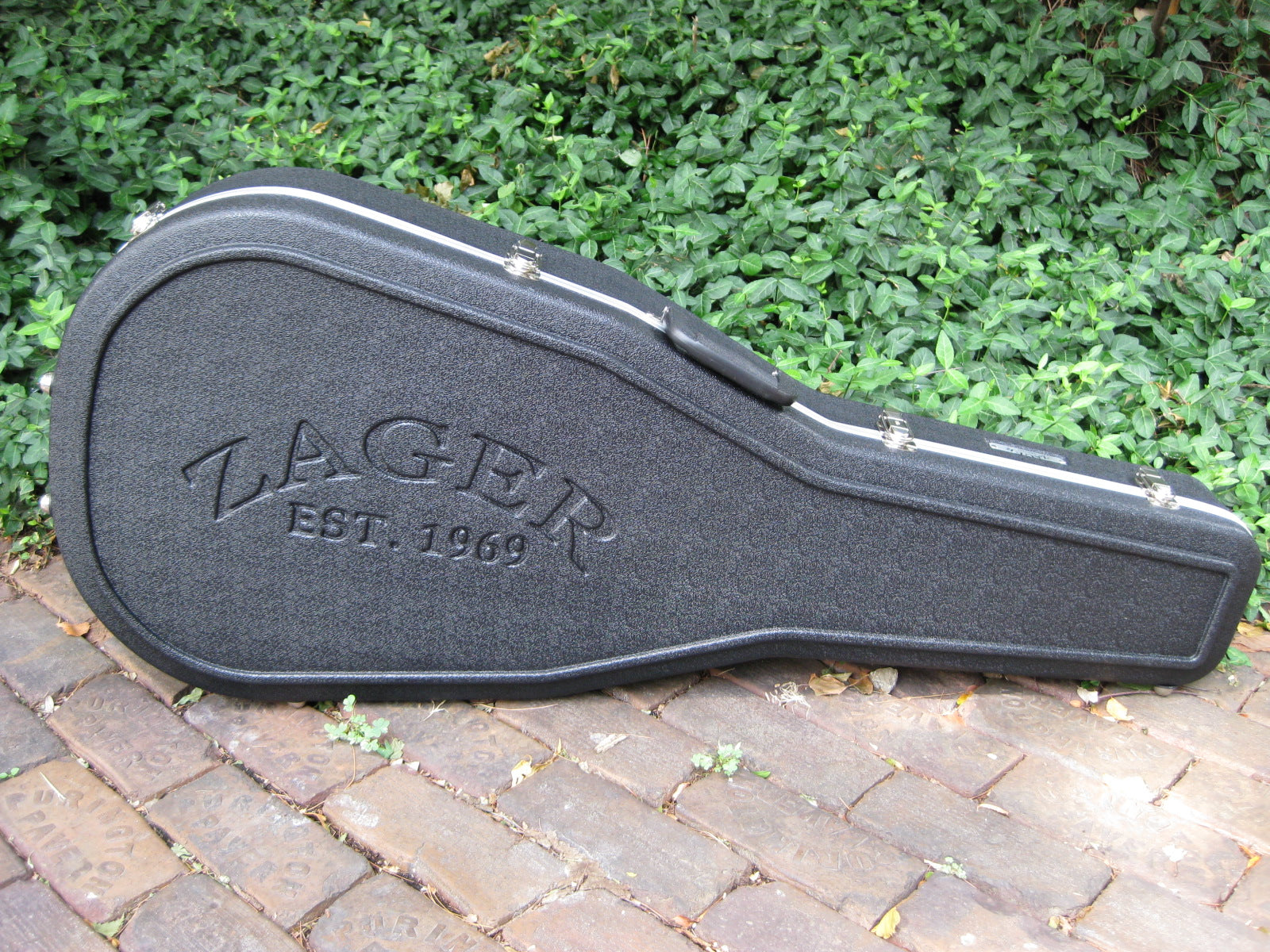 abs ultralight molded guitar case