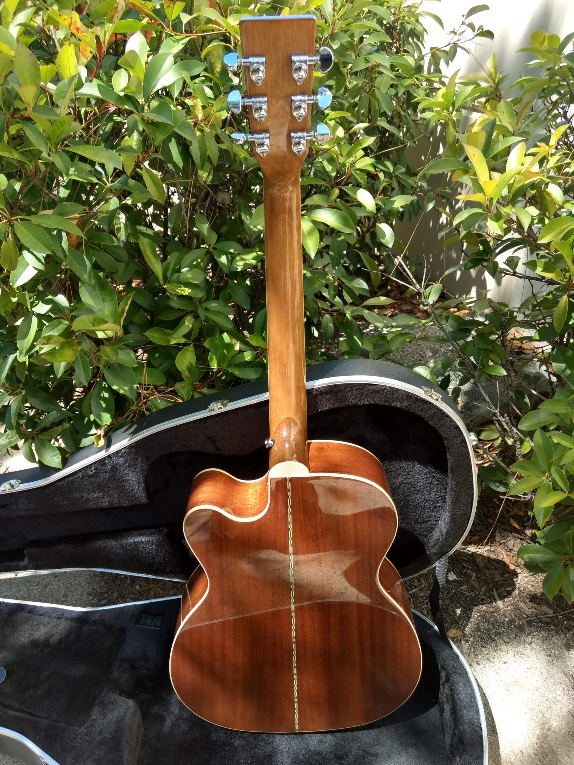 ZAD50CE Solid Spruce/Mahogany Acoustic Electric Smaller "OM" Size (Discount)