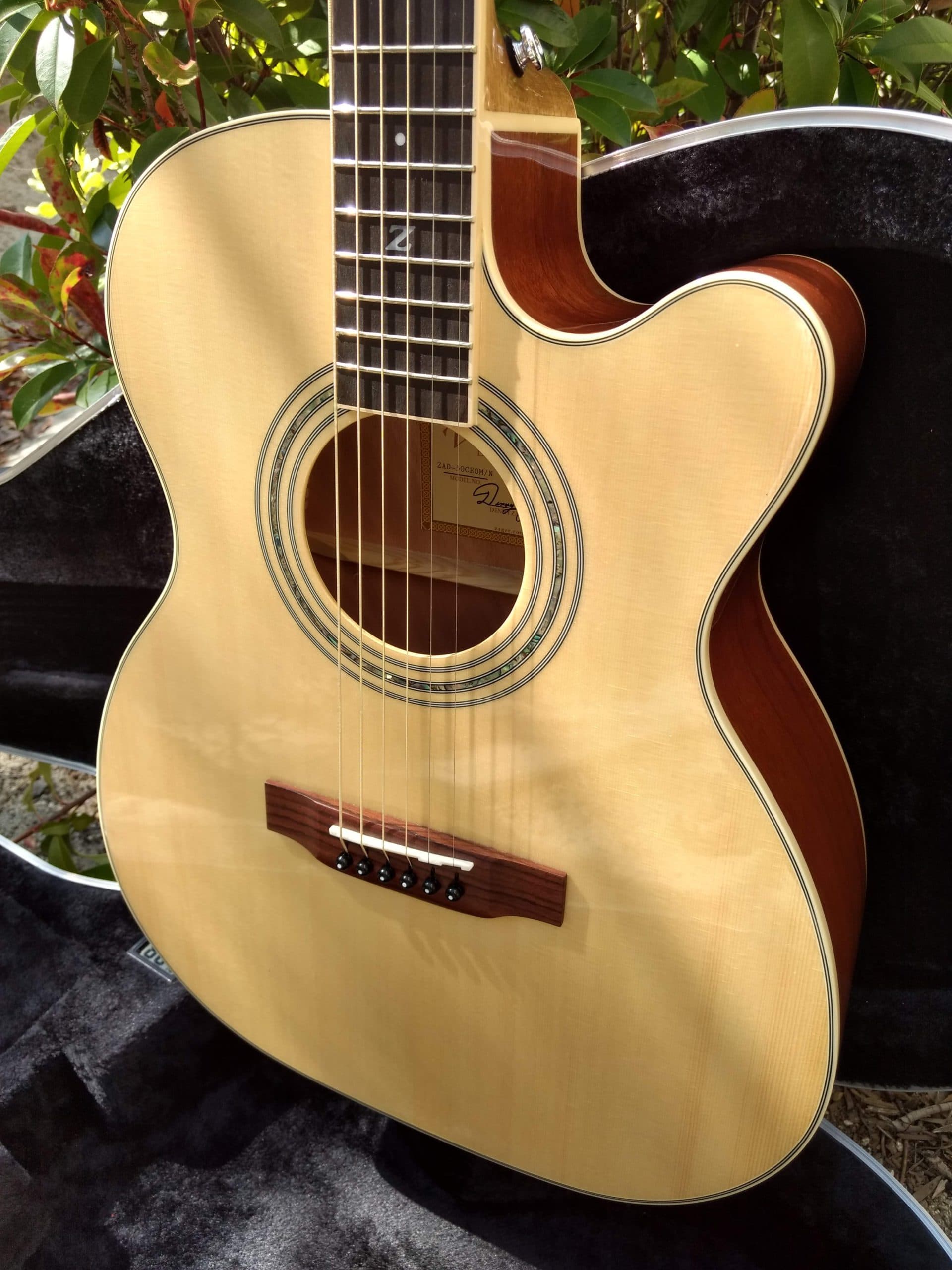 ZAD50CE Solid Spruce/Mahogany Acoustic Electric Smaller "OM" Size (Discount)