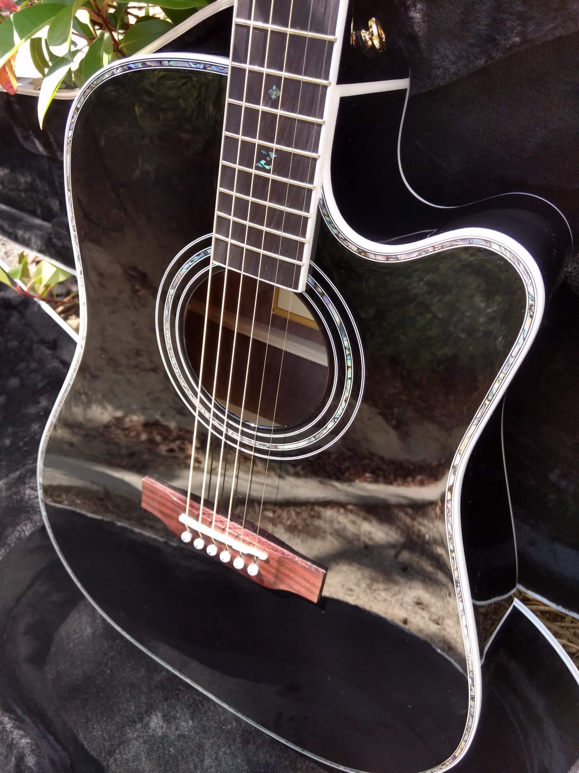 ZAD80CE "AURA" Black Lacquer Special Edition Solid Cedar/Rosewood Acoustic Electric Pro Series